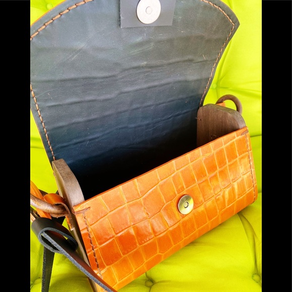 NWT DW Handmade Genuine Leather & Wood Crossbody - Picture 10 of 13